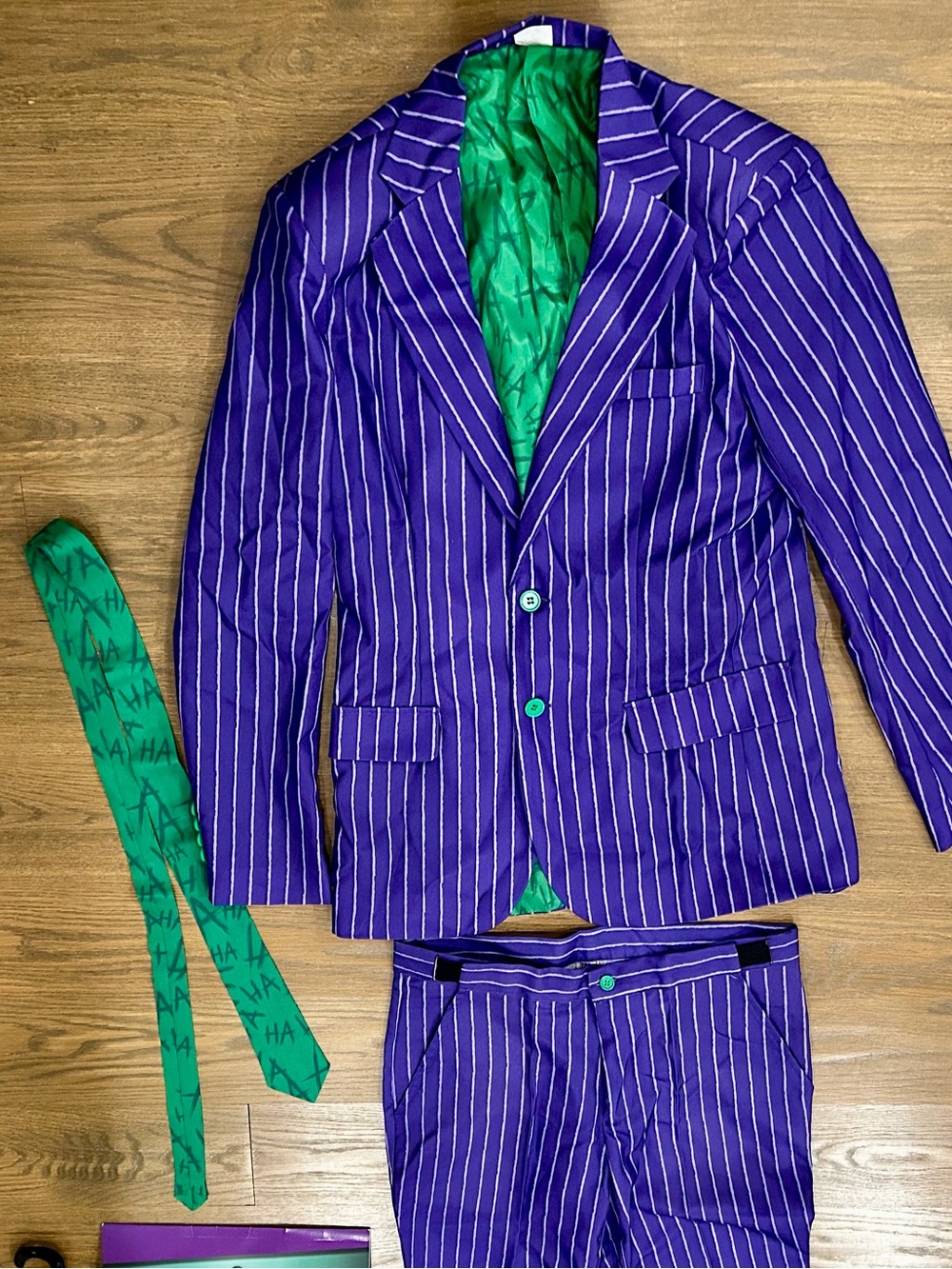 DC The Joker Suit - New men’s joker costume from spirit Halloween size small